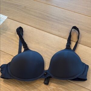 Natori Black Bra with Molded Cups and Adjustable Straps